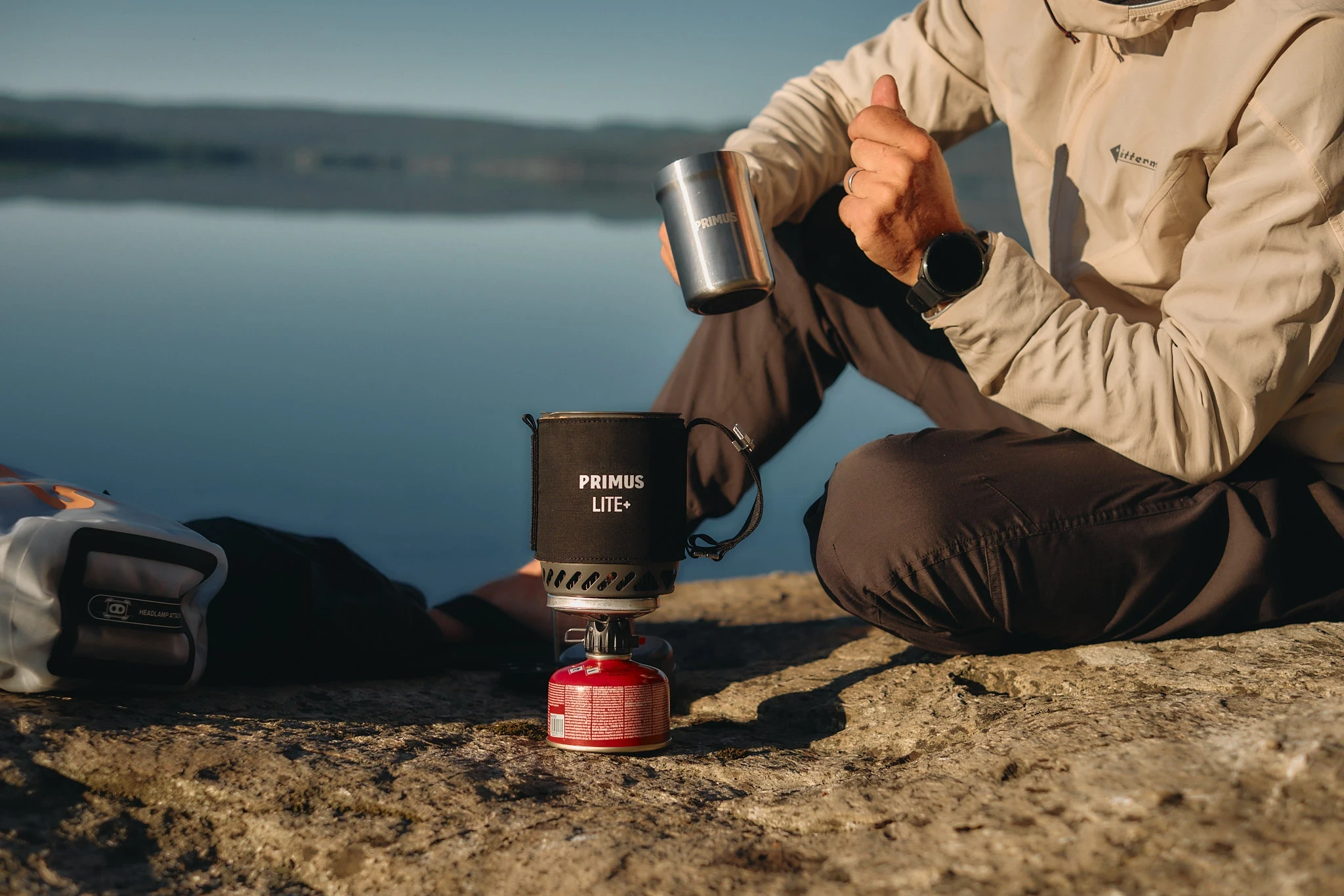 Ein Primus Kocher auf einem Felsen